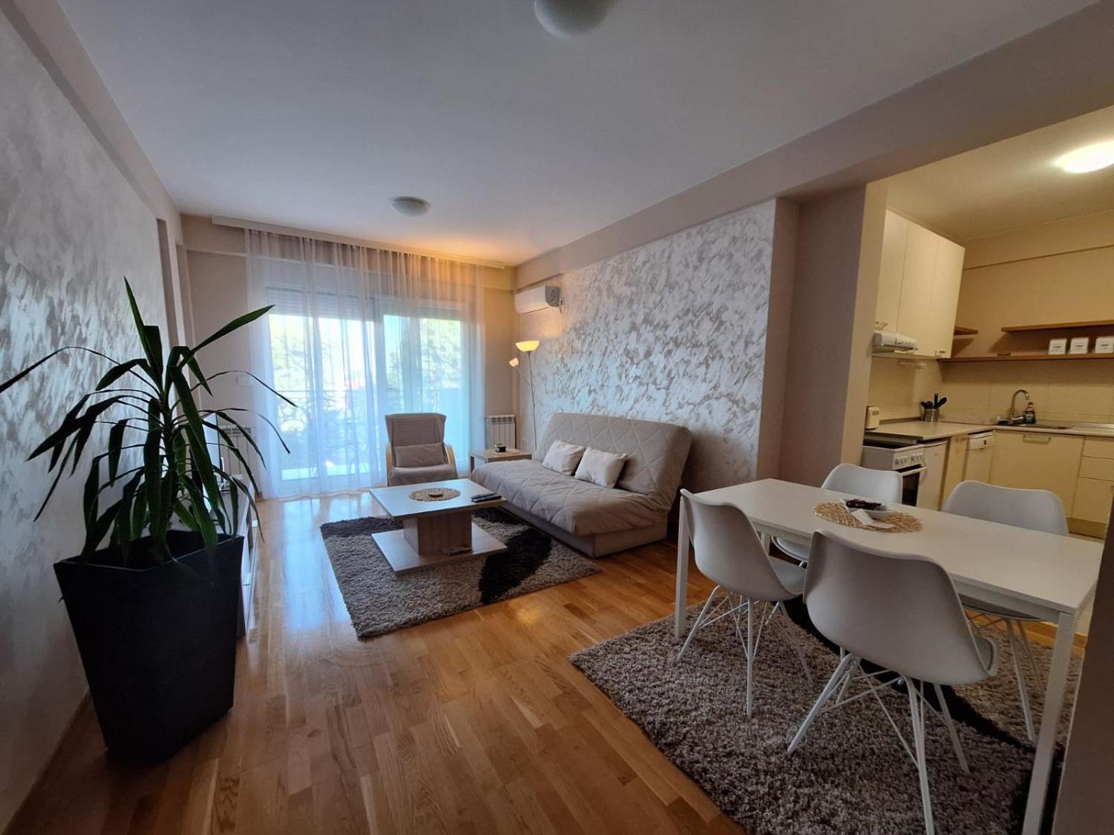 San Apartman Čačak Kültér fotó